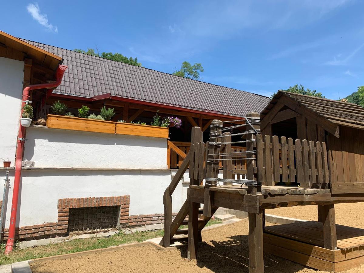 Penzion Turista Banska Stiavnica Exterior photo